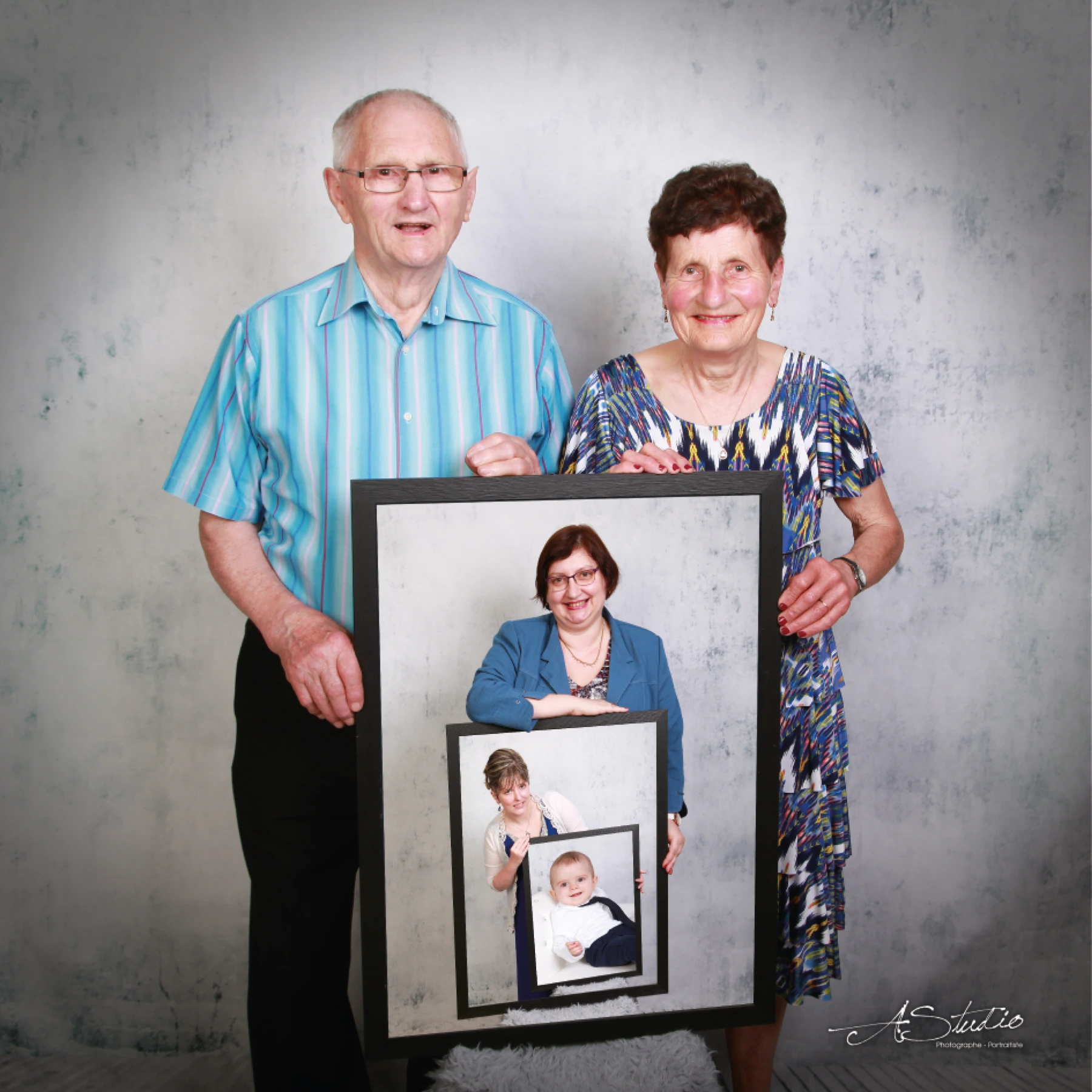 Portrait Générations réunissant quatre générations d’une même famille chez AStudio