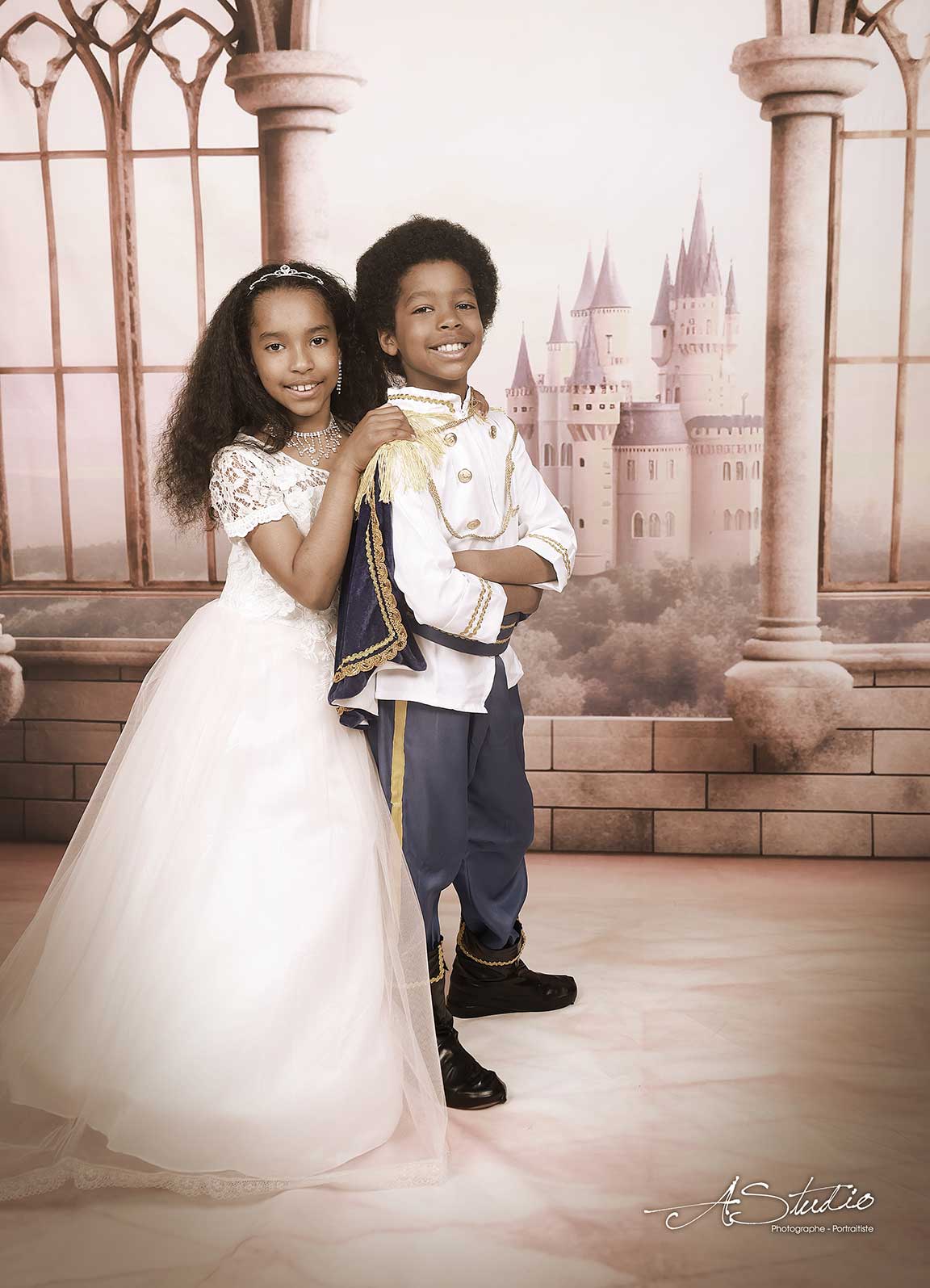 Prince et princesse photographiés dans le décor féérique AStudio